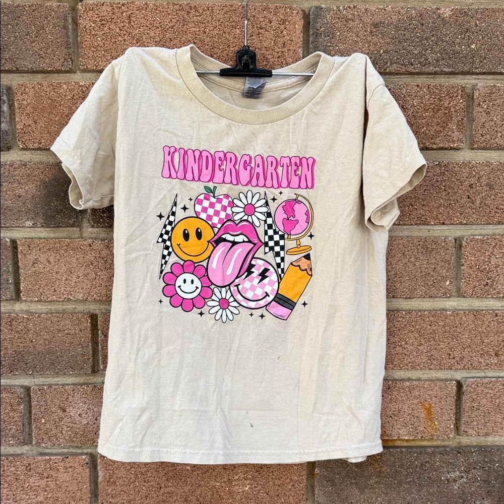 Gildan Beige Kids Kindergartenacd T-Shirt with Colorful Graphic Size XS